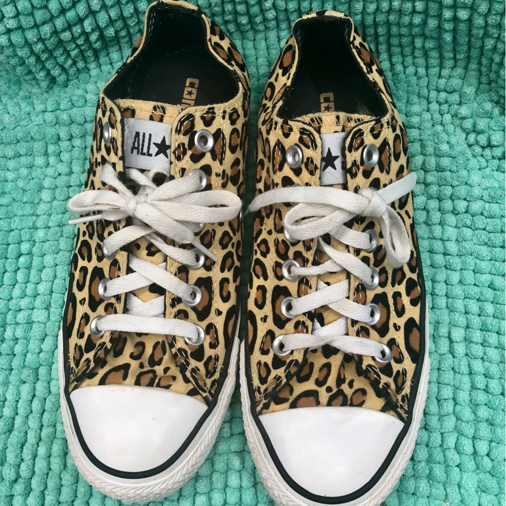 Converse Women’s Leopard Print Low-Top Sneakers Tan/Black. Excellent Condition.